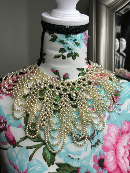 B010 Large Faux Pearl Bib Necklace 14”