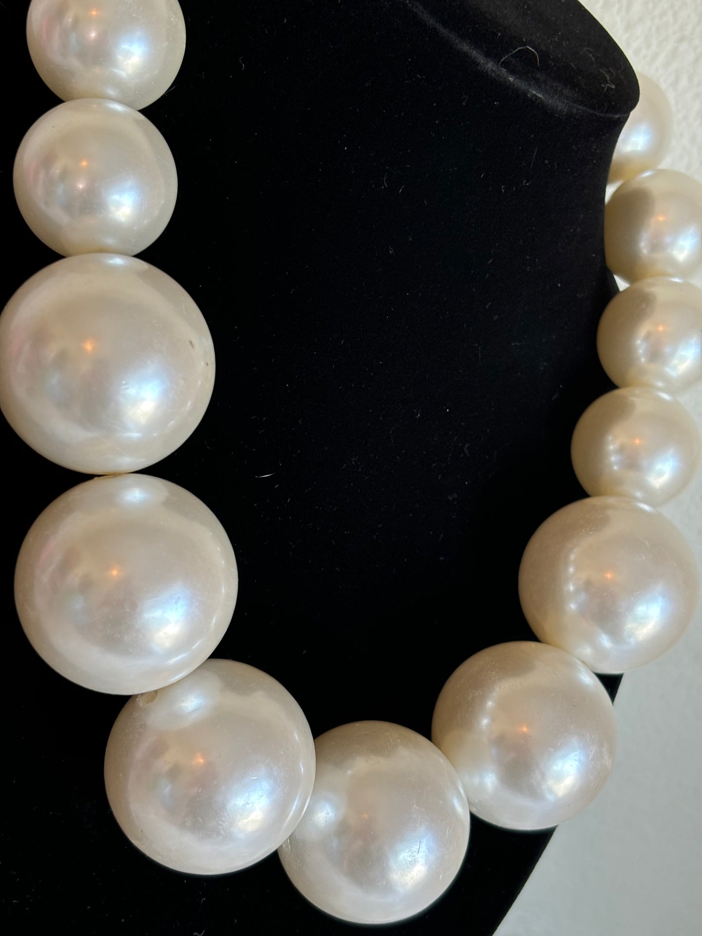 #0001 11” Giant Faux Pearls Necklace