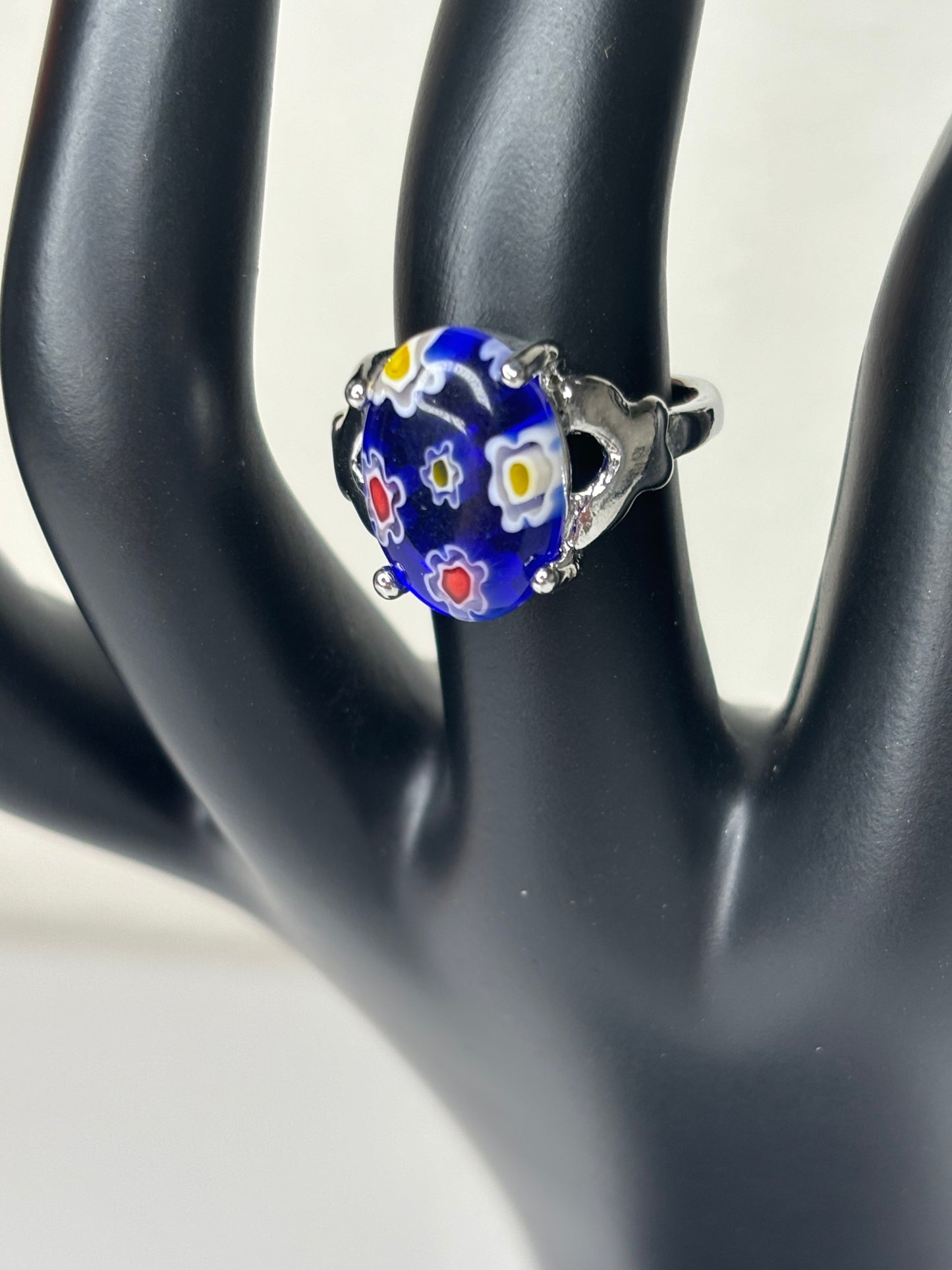 B024 Blue Glass Fashion Ring Sz 6