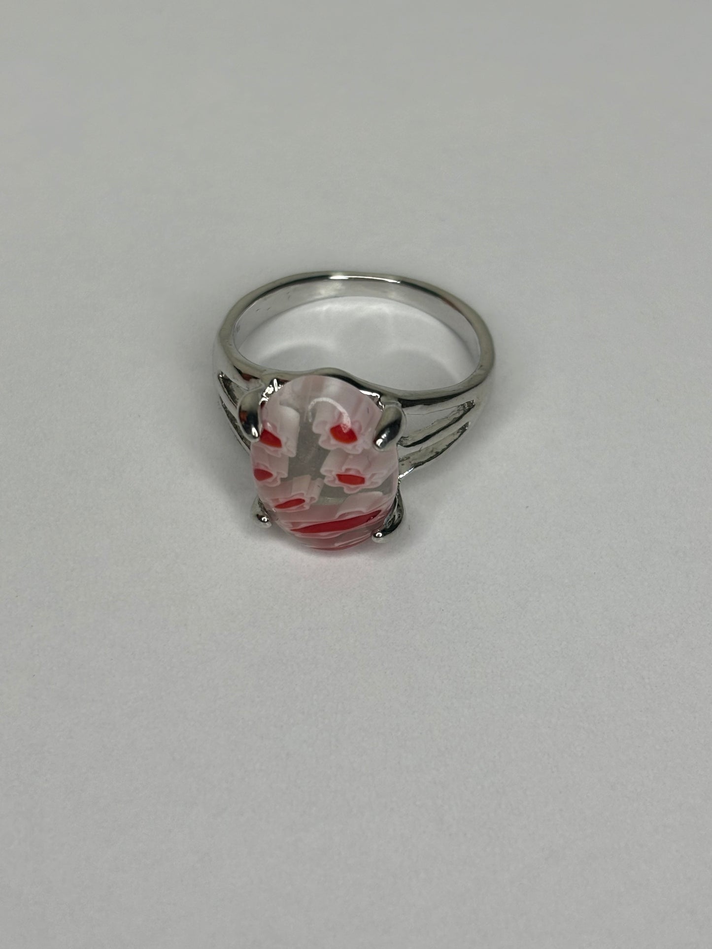 B031 Red and Clear Glass Fashion Ring Sz 7.5