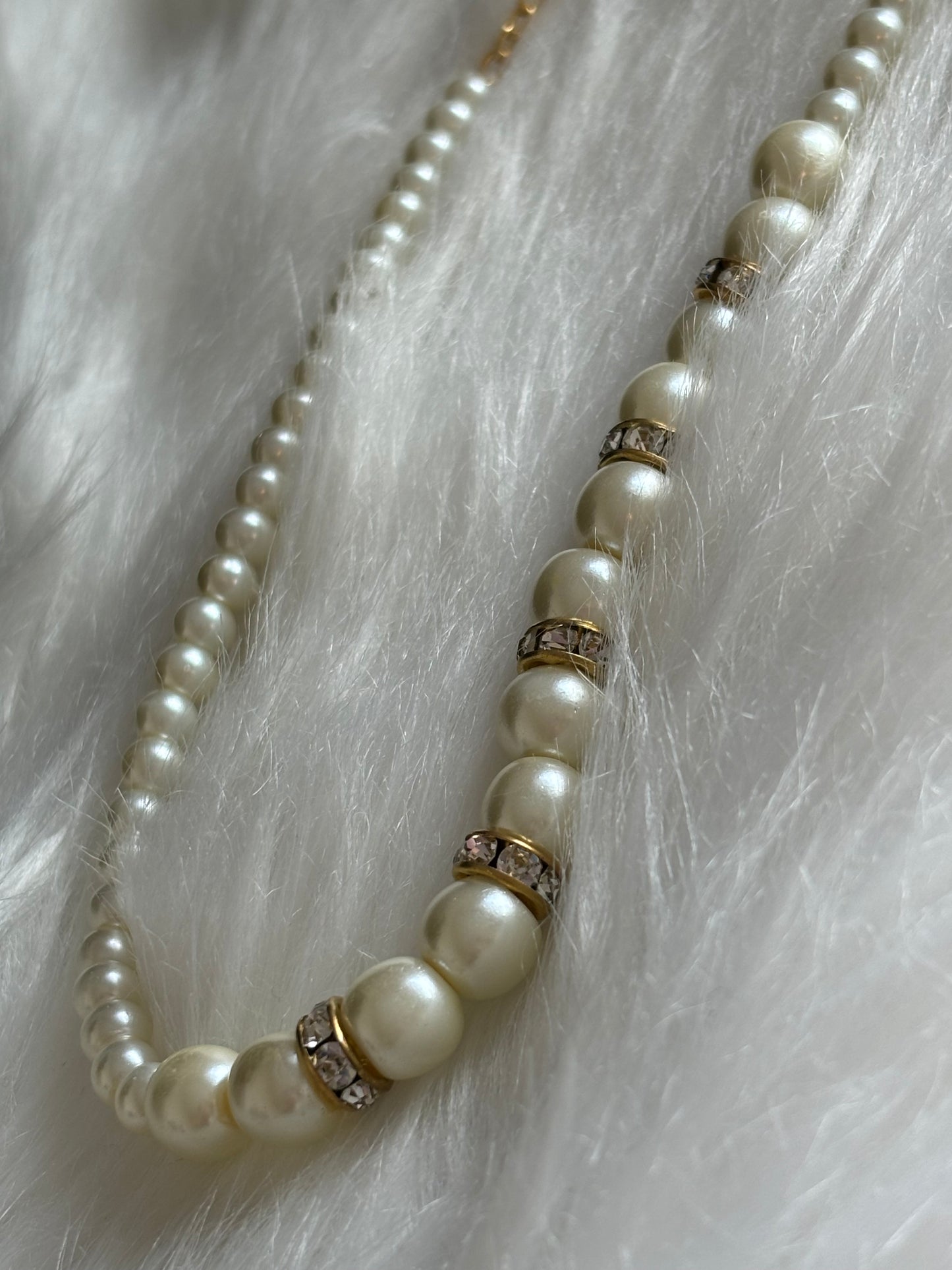 #0085 Faux Pearl Necklace with Sparkle Details