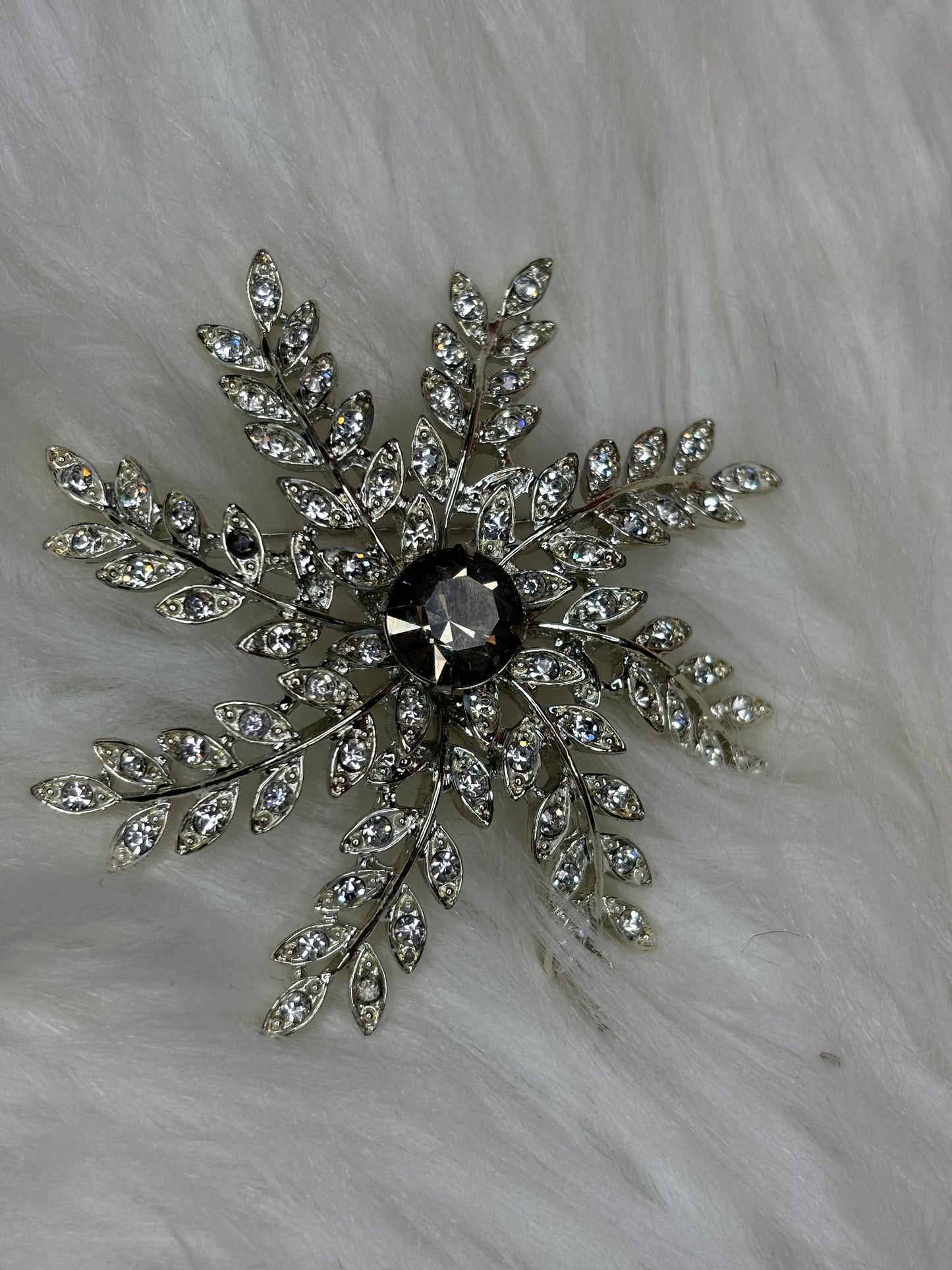 A262 Vintage Sarah Coventry Evening Snowflake Brooch Rhinestones and Silver Tone