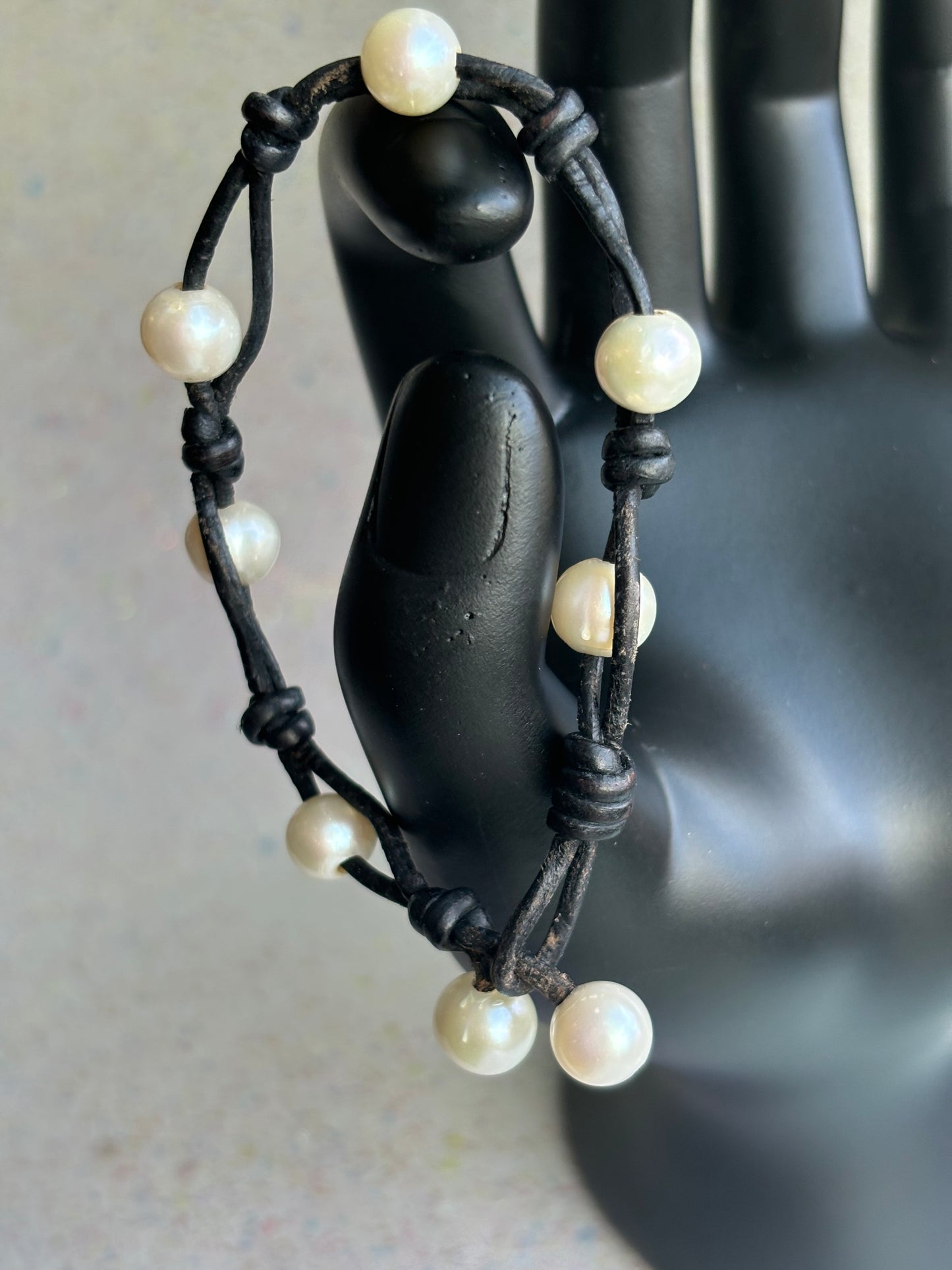 #0067 PEARL Bracelet on Leather Rope