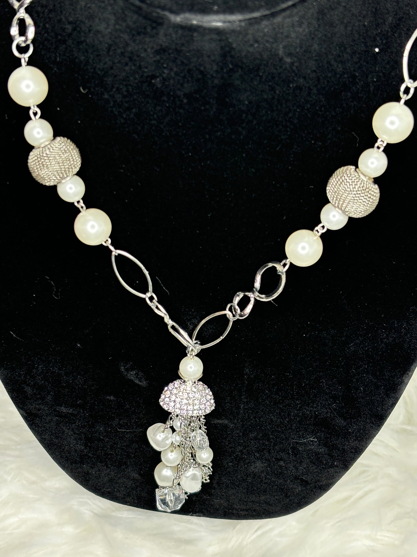 #0062 Faux Pearl and Silver Toned Jelly Fish Necklace