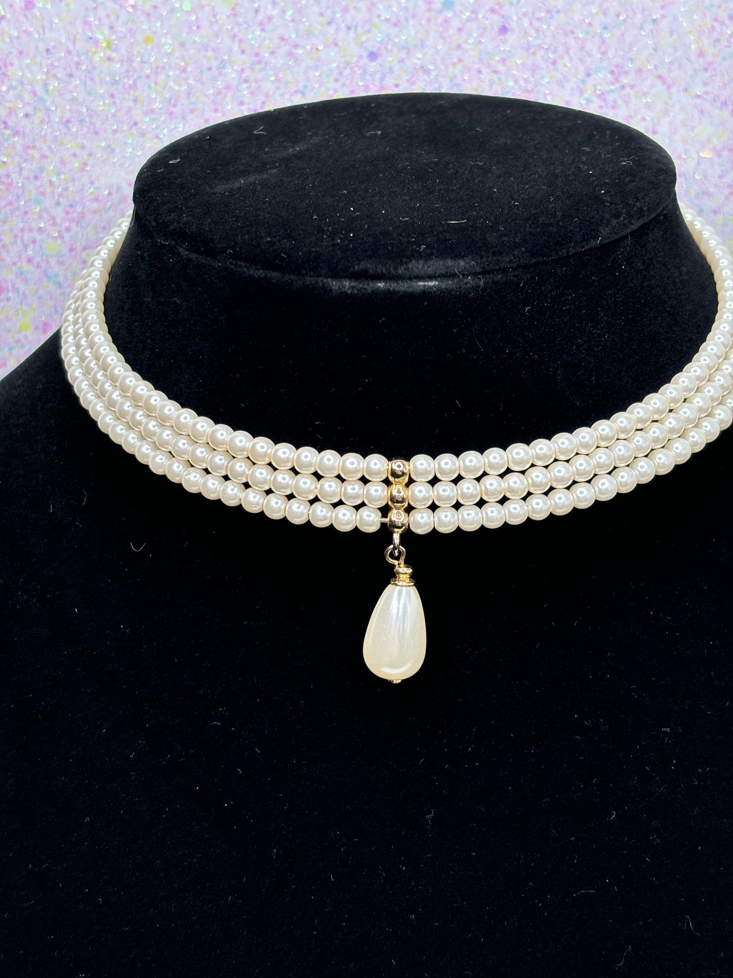 #0020 Vintage Faux Pearl Choker With Dainty Details