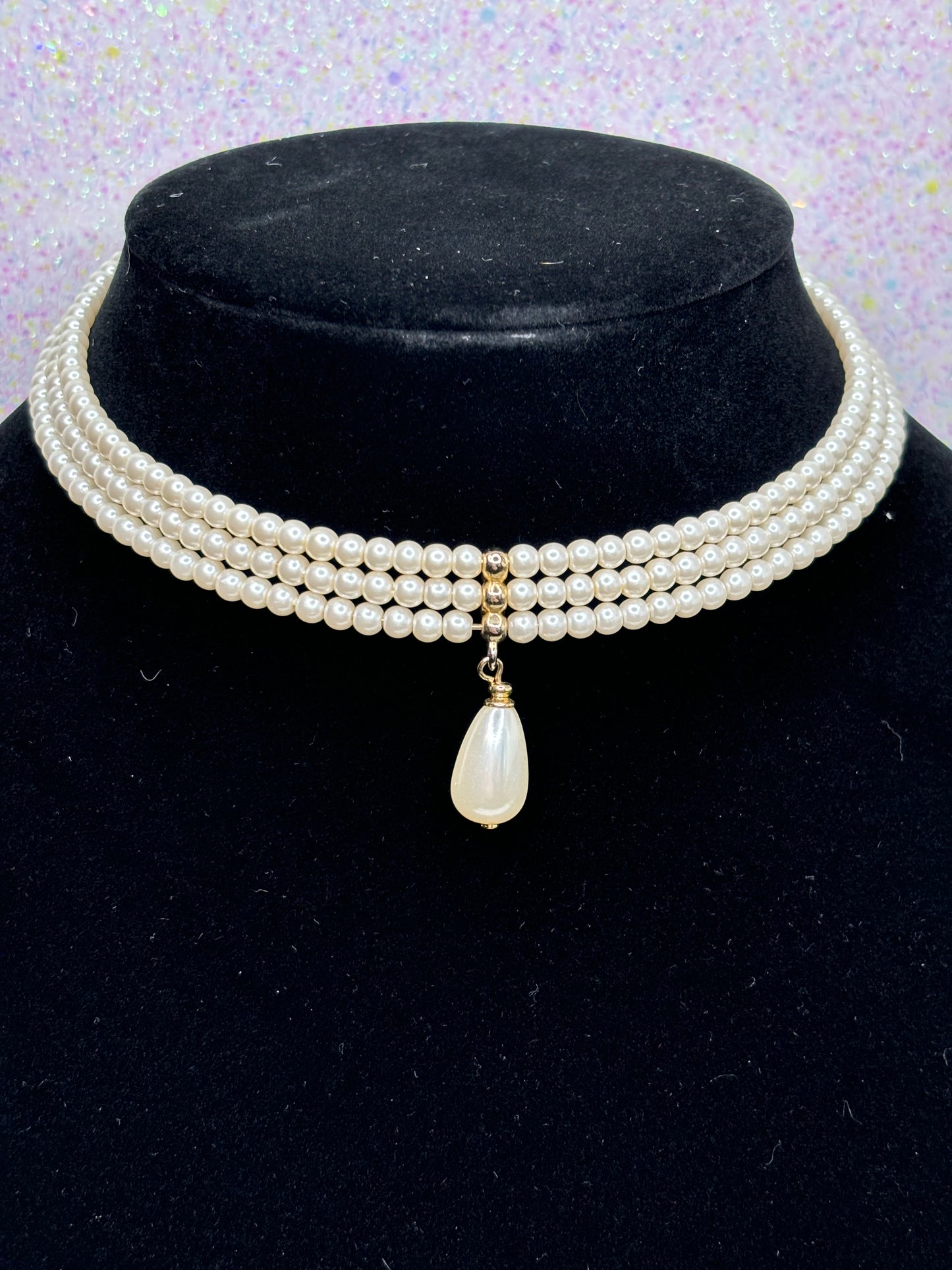 #0020 Vintage Faux Pearl Choker With Dainty Details