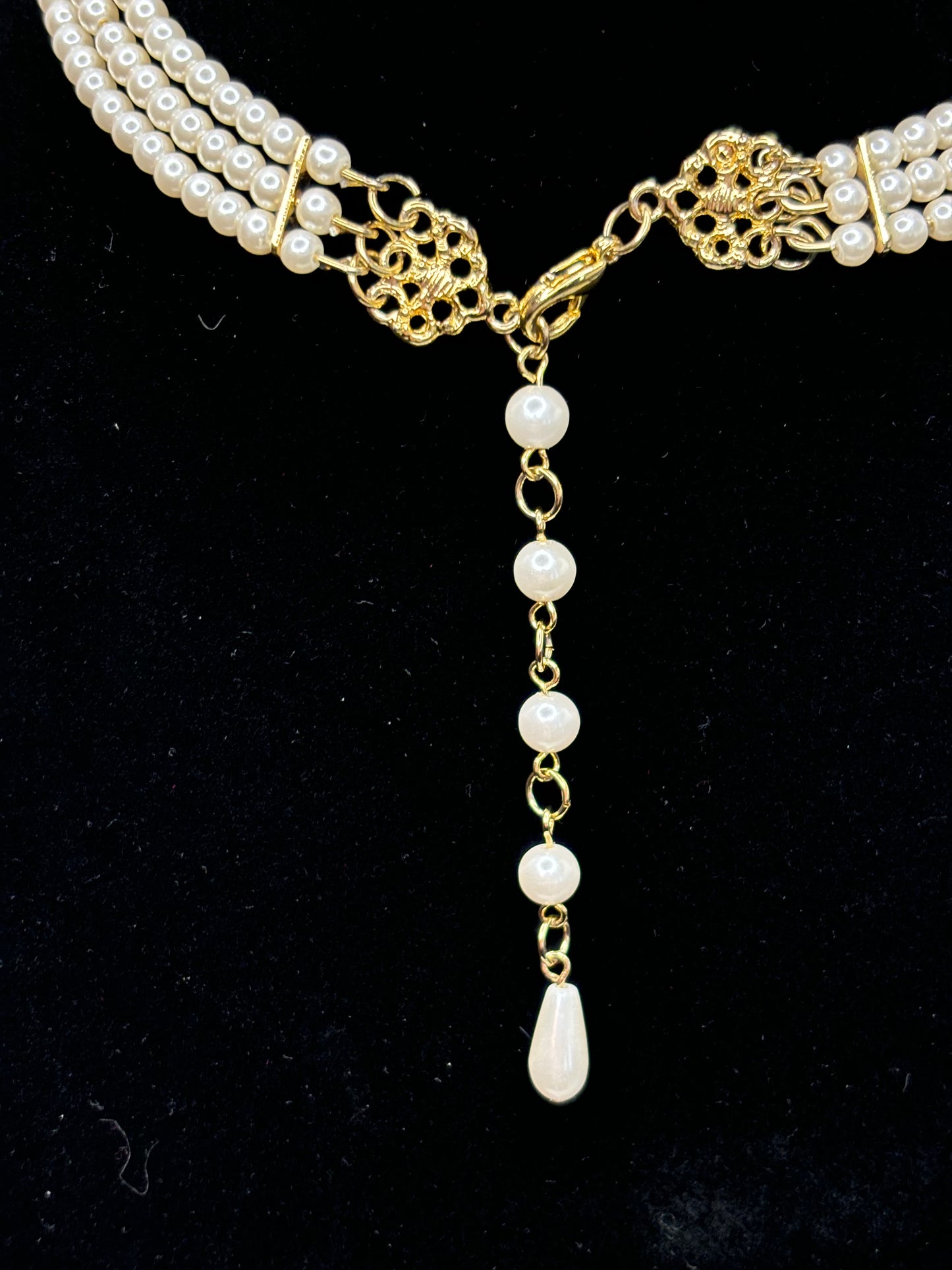 #0020 Vintage Faux Pearl Choker With Dainty Details