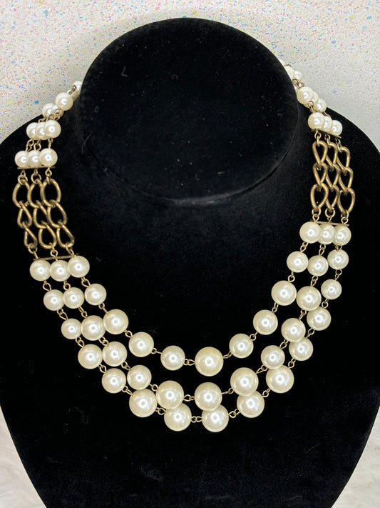 #0060 Vintage Pearl Necklace Gold Tone