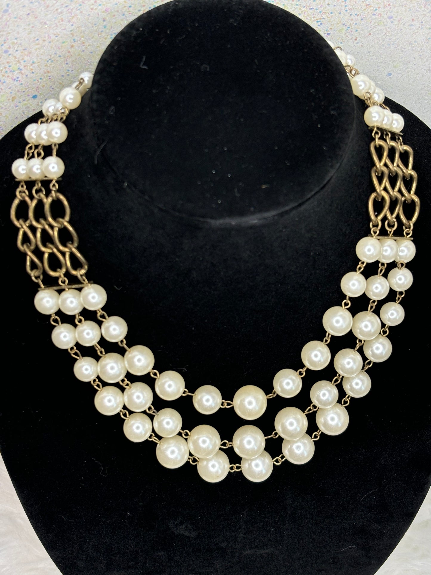 #0060 Vintage Pearl Necklace Gold Tone