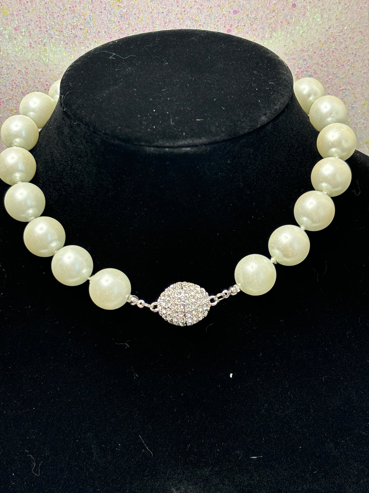 #0041 Pearl Necklace with Magnetic Closure