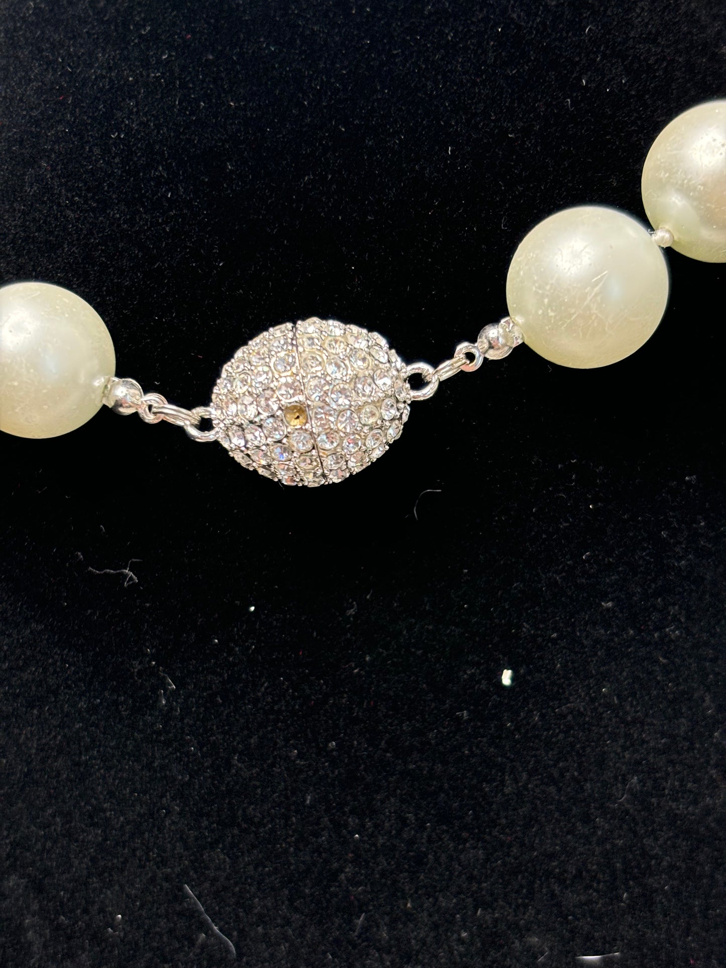 #0041 Pearl Necklace with Magnetic Closure