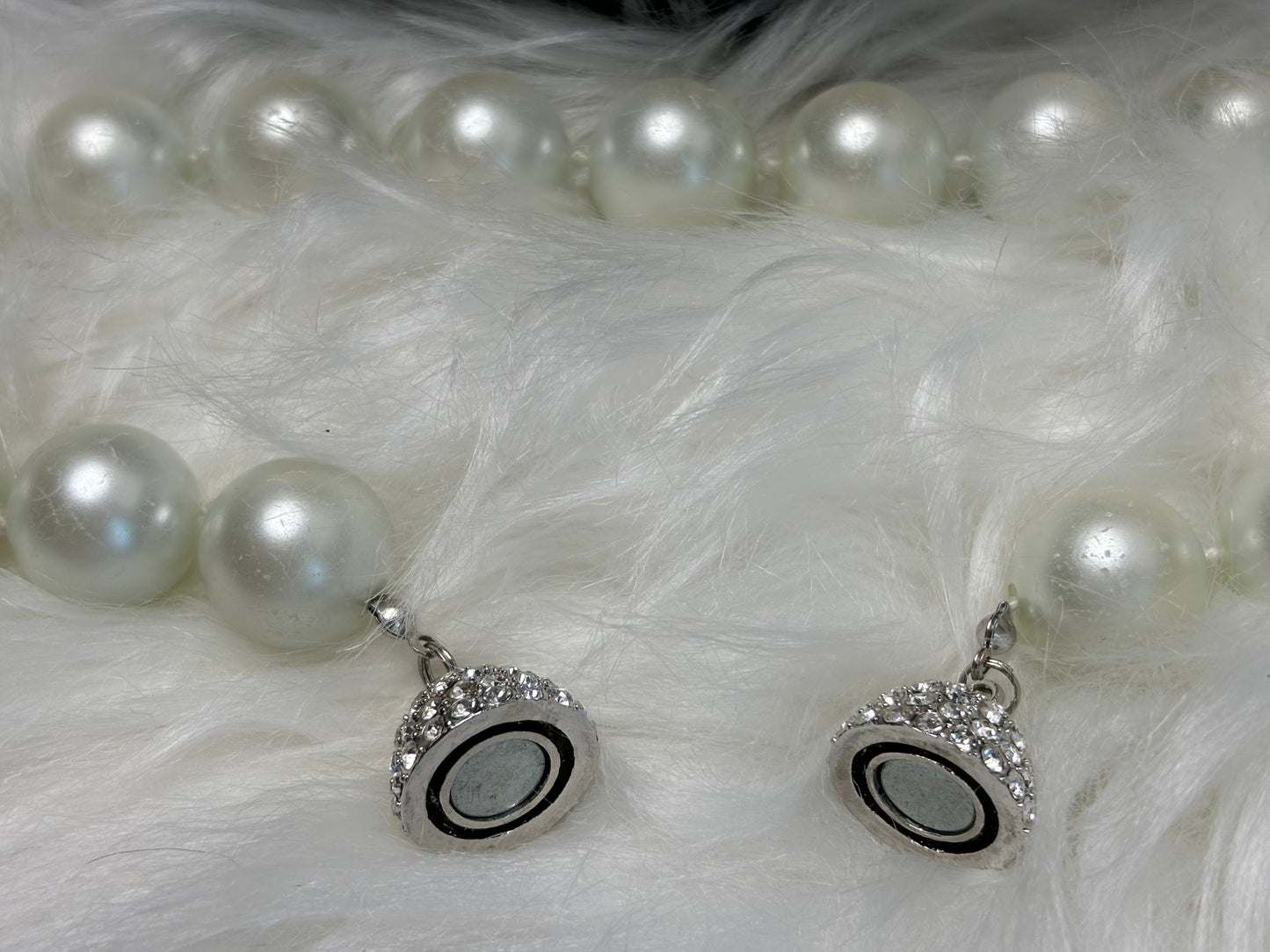 #0041 Pearl Necklace with Magnetic Closure