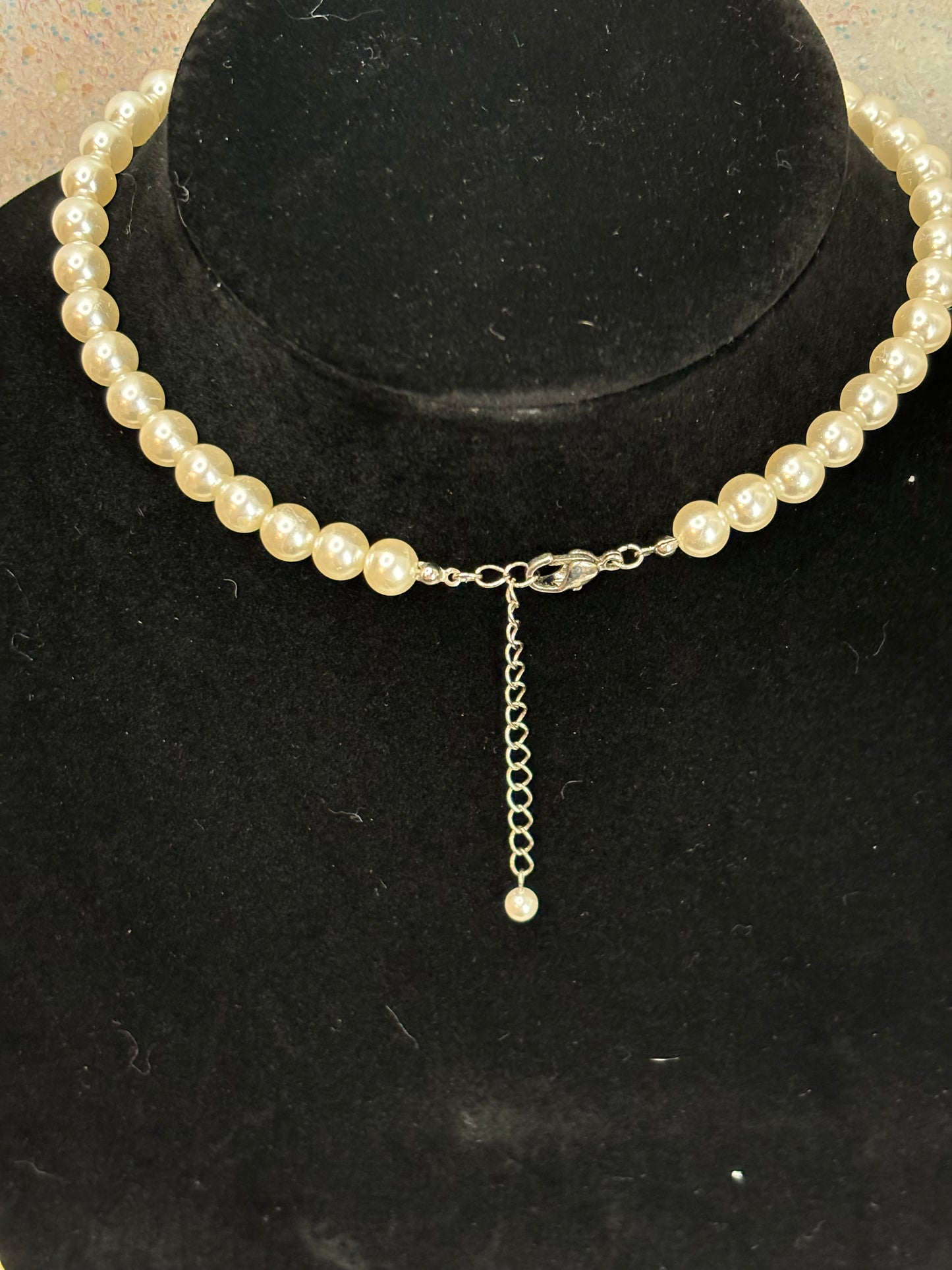 #0109 Vintage Faux Pearl Necklace