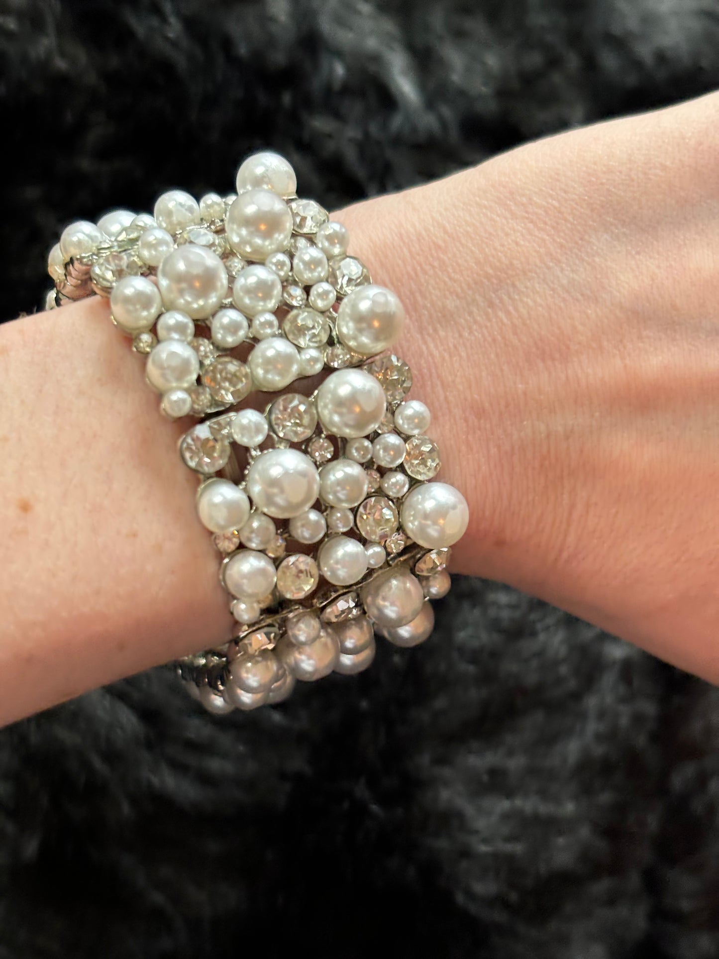 #0037 Metal Stretch Pearl & Rhinestone Bracelet