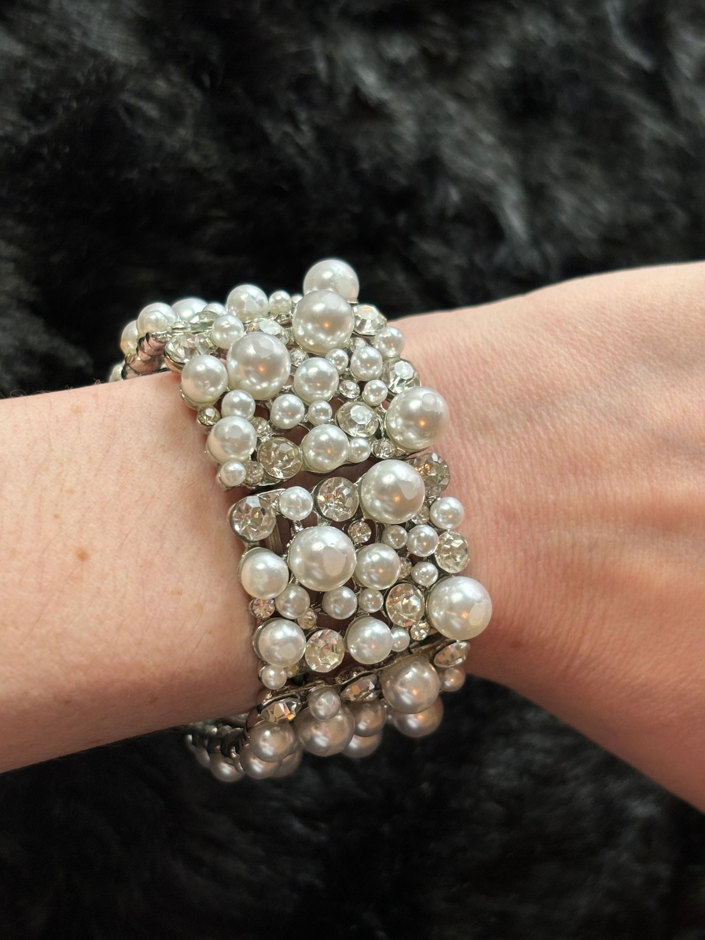 #0037 Metal Stretch Pearl & Rhinestone Bracelet